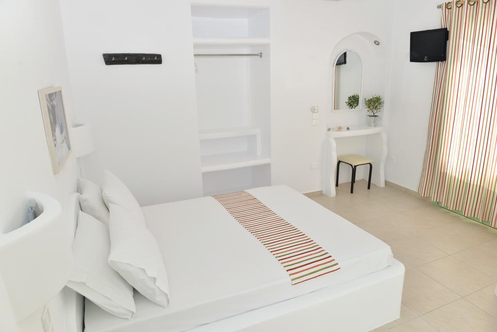 Noon Beyond Accommodation Pollonia Quarto foto